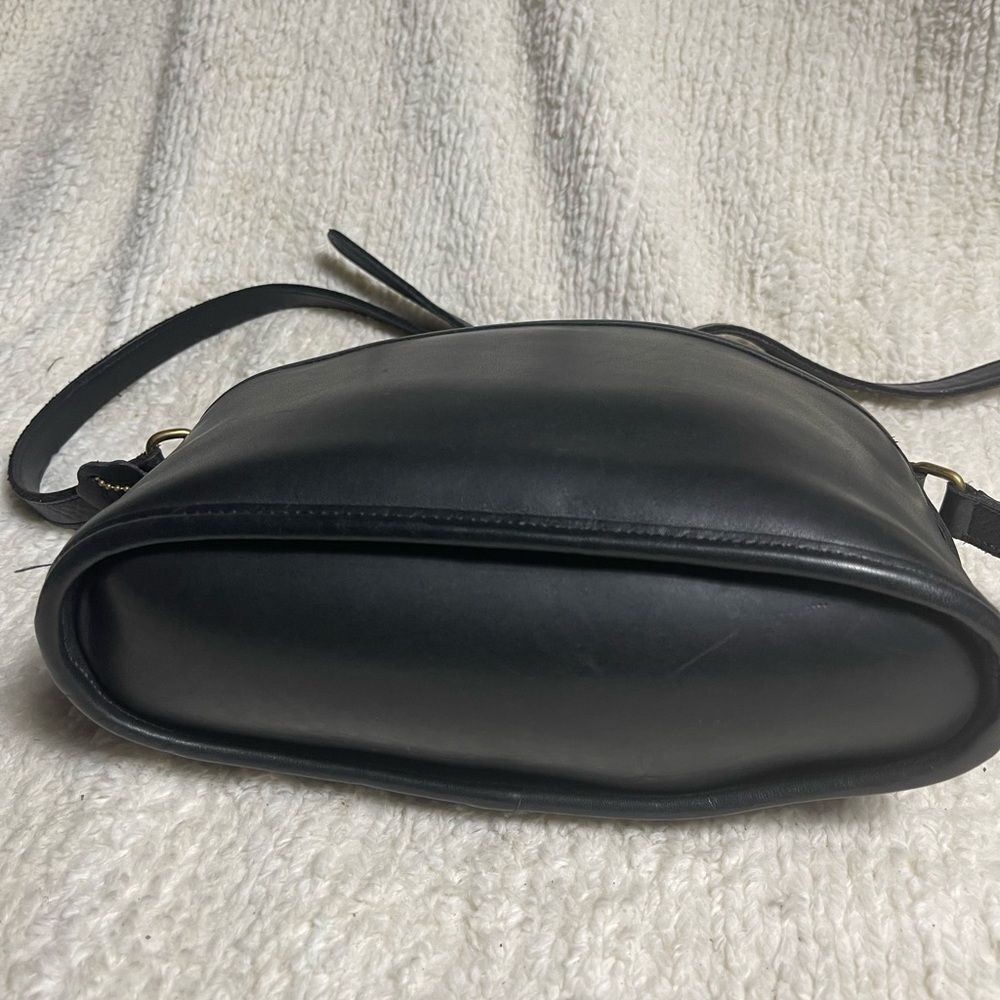 Vintage Coach 9976 Black Leather Crossbody Bag  adjustable strap Brass hardwares - Picture 7 of 14